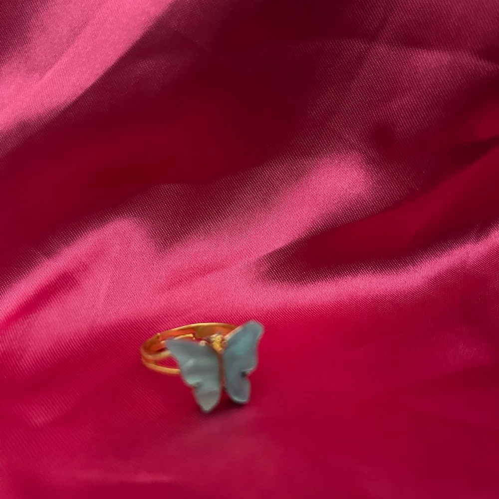 Ring - Picture 1 of 2
